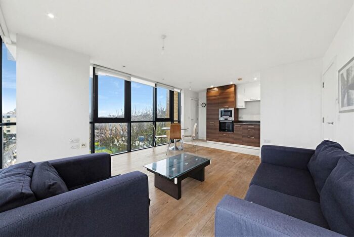 2 Bedroom Flat To Rent In Forge Square, Isle Of Dogs, London, E14