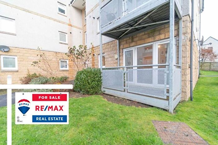 2 Bedroom Flat To Rent In Hawk Brae, Livingston, EH54