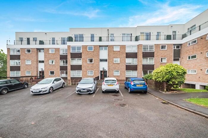 2 Bedroom Flat To Rent In Ashleigh Court, Solomons Hill, WD3