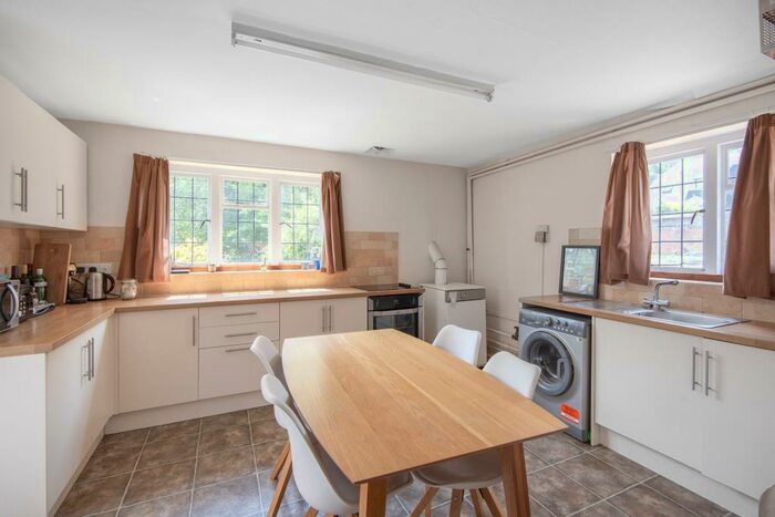 3 Bedroom Semi-Detached House To Rent In Foxhall Road, Didcot, OX11