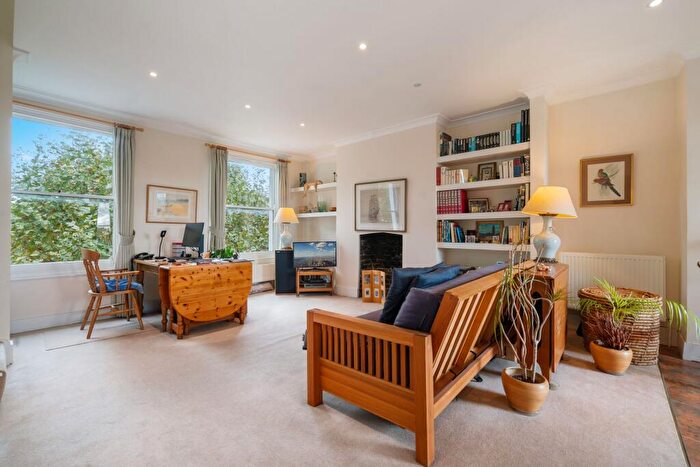 2 Bedroom Flat For Sale In Hanley Road, London, N4