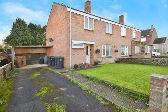 3 Bedroom Semi-Detached House For Sale In Coronation Road, Durrington, SP4