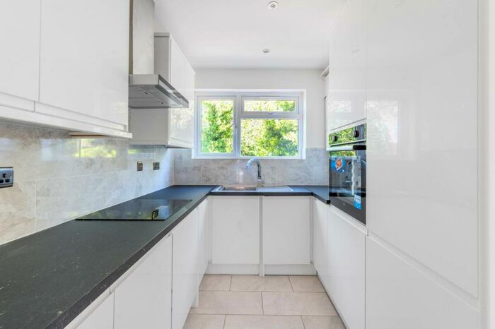 2 Bedroom Maisonette To Rent In Bryan Avenue, Willesden, London, NW10