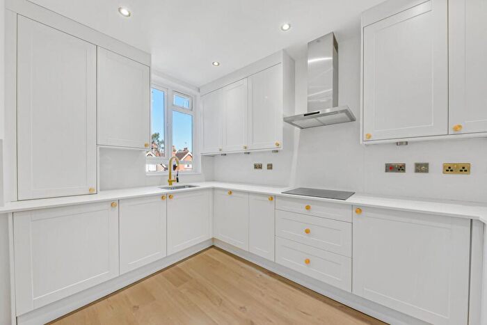 3 Bedroom Flat To Rent In Platts Lane, Cricklewood, NW3