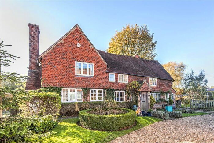 6 Bedroom Detached House To Rent In Dowlands Lane, Smallfield, Horley, Surrey, RH6
