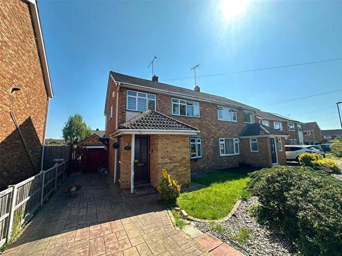 3 Bedroom Semi-Detached House To Rent In Derwent Close, Farnborough, GU14