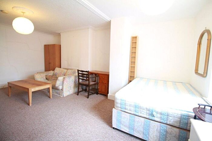 2 Bedroom Flat To Rent In Thane Villas, Islington, London, N7