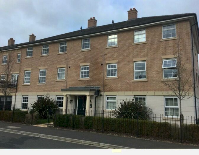 2 Bedroom Flat To Rent In St. Andrews Walk, LS24