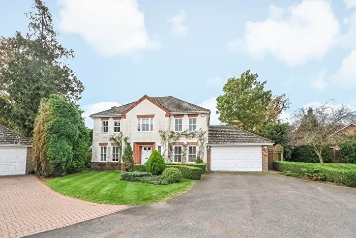 5 Bedroom Detached House To Rent In Nevelle Close, Binfield, RG42