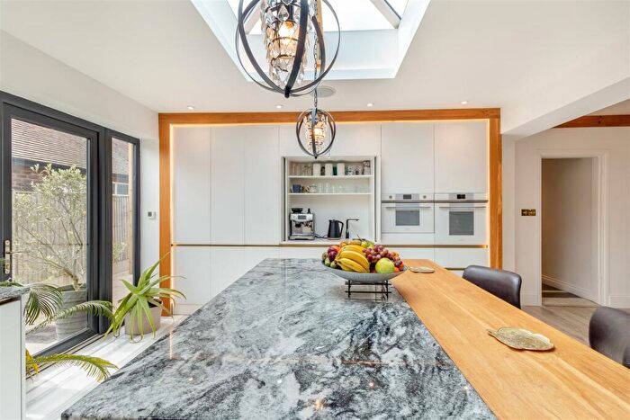 3 Bedroom Detached Bungalow For Sale In Mansfield Road, Mansfield Woodhouse, NG19