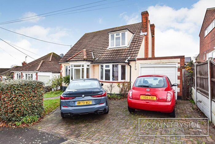 3 Bedroom Chalet For Sale In Queens Road, Benfleet, SS7