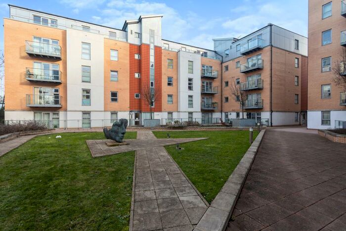 1 Bedroom Flat To Rent In Grove House, Queen Mary Avenue, South Woodford, E18