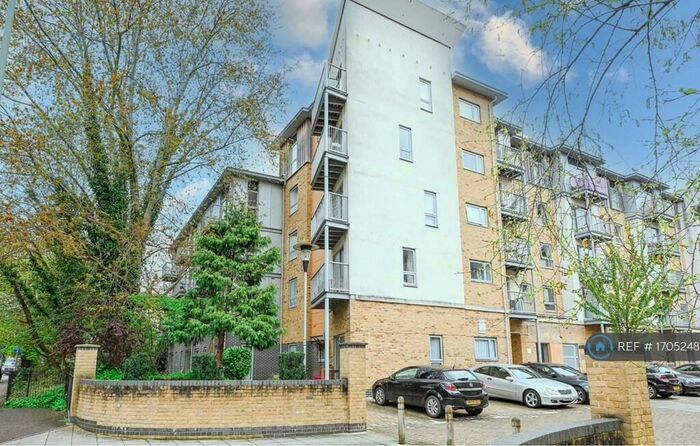 2 Bedroom Flat To Rent In Coombe Way, Farnborough, GU14