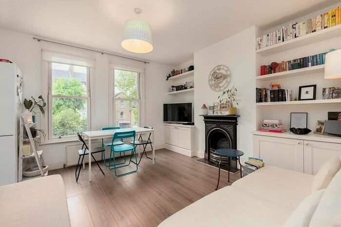 2 Bedroom Flat To Rent In Merton Road, Wimbledon, SW19