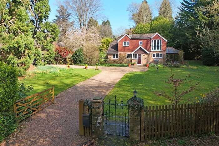 3 Bedroom Detached House For Sale In Copthorne Common, Crawley, RH10