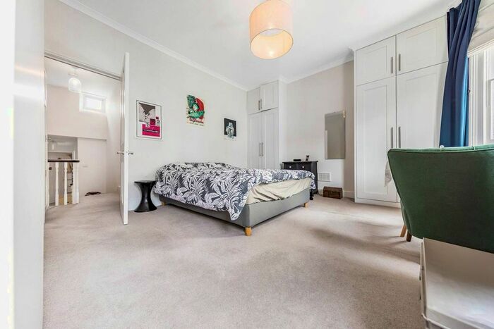 3 Bedroom Flat To Rent In Inworth Street, Battersea, London, SW11