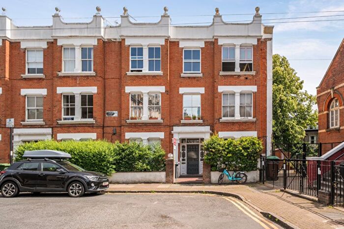 2 Bedroom Flat For Sale In Hargrave Road, Archway, London, N19