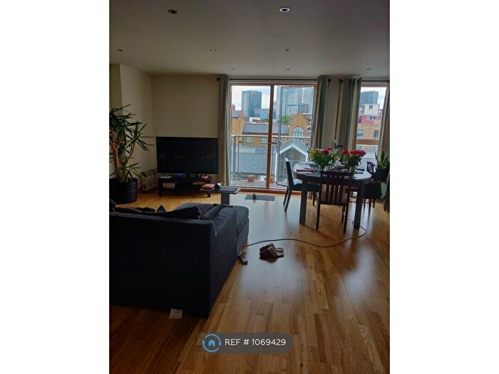 2 Bedroom Flat To Rent In Harley House, London, E14