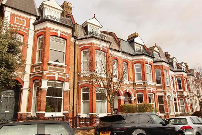 1 Bedroom Flat To Rent In Clissold Crescent, N16