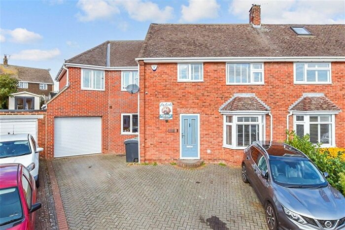 4 Bedroom Semi Detached House For Sale In Spruce Close, Larkfield, Aylesford, Kent, ME20