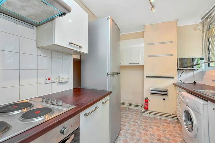 4 Bedroom Maisonette To Rent In Osmington House, Oval, Stockwell, London, SW8