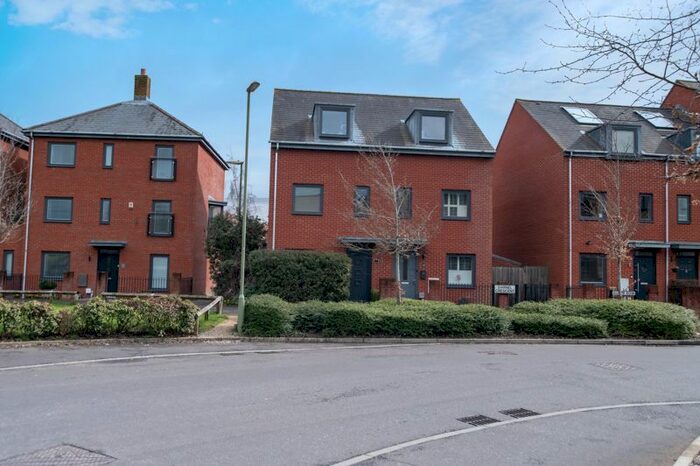 3 Bedroom Semi-Detached House To Rent In Darnel Crescent, Waterlooville, PO7