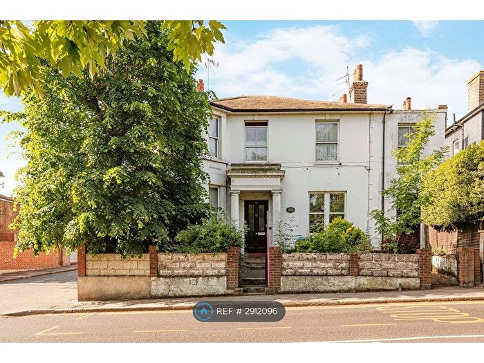 1 Bedroom Flat To Rent In Plumstead Common Road, London, SE18