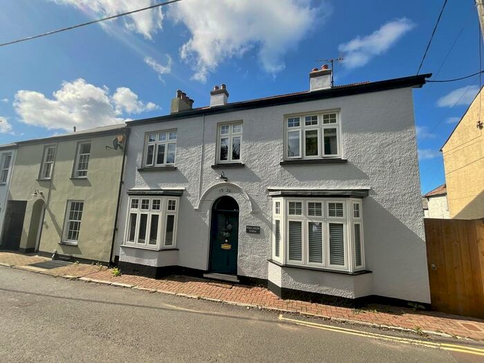 4 Bedroom End Of Terrace House To Rent In Pollards, Stratton, EX23