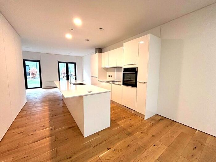 3 Bedroom Apartment To Rent In Finders Quay Manchester, M4