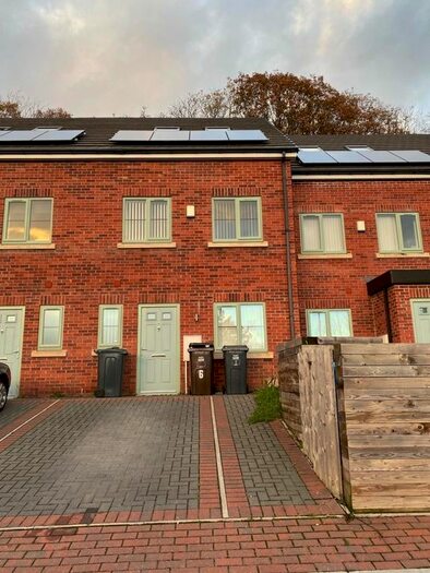 3 Bedroom Town House To Rent In Berrystorth Close, Sheffield, S14