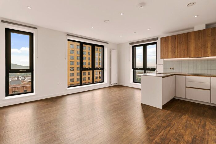 3 Bedroom Flat To Rent In Tillerman's Court, Grenan Square, Greenford, UB6