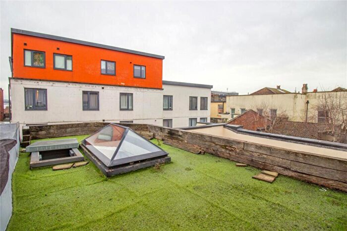 1 Bedroom End Of Terrace House For Sale In West Street, St. Philips, Bristol, Somerset, BS2