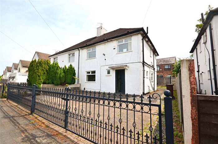 4 Bedroom Semi-Detached House To Rent In Parrs Wood Road, Didsbury, Manchester, M20