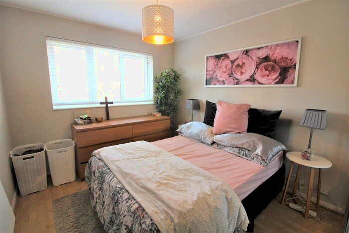 1 Bedroom Flat To Rent In Godolphin Close, London, N13