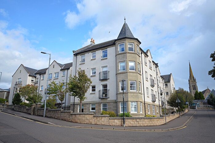 2 Bedroom Flat For Sale In Wallace Court, Lanark, ML11