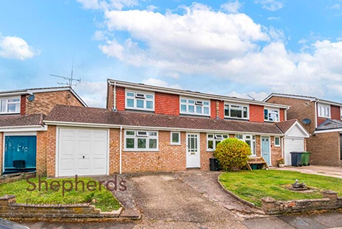 4 Bedroom Semi Detached House For Sale In Lampits, Hoddesdon, EN11