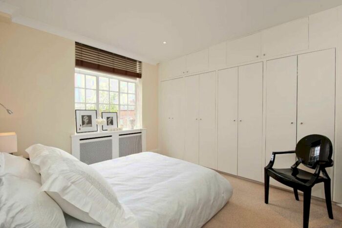 1 Bedroom Flat For Sale In Daver Court, Chelsea Manor Street, SW3