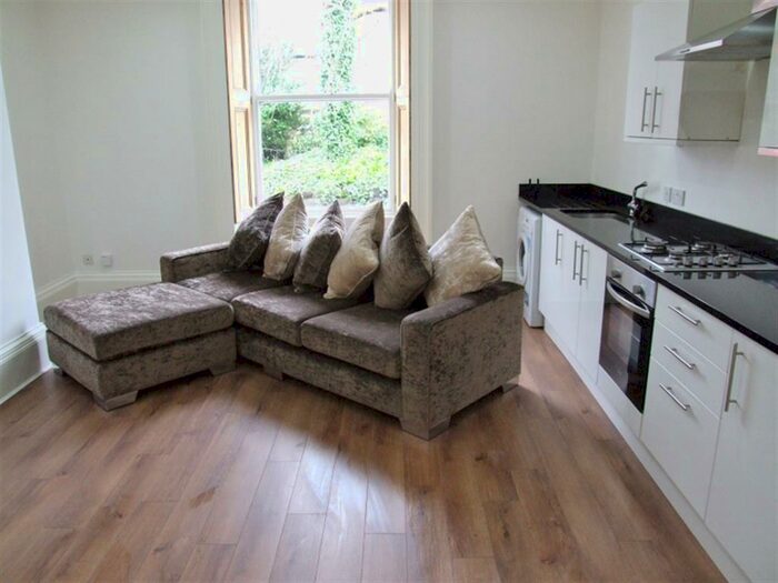 1 Bedroom Flat To Rent In Trinity Place, Halifax, HX1
