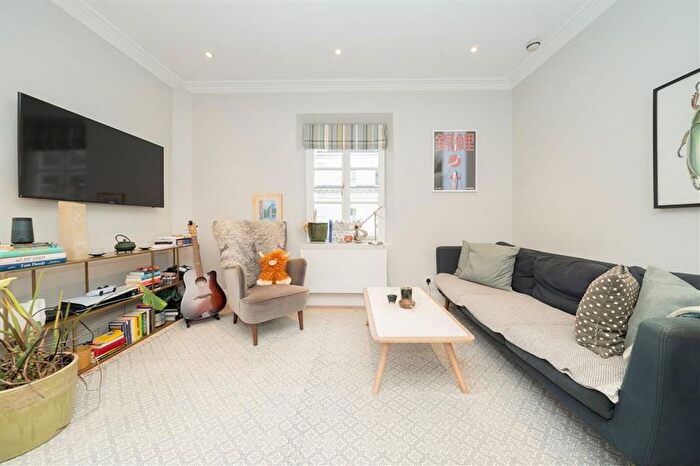 1 Bedroom Flat To Rent In Walton Street, London, SW3