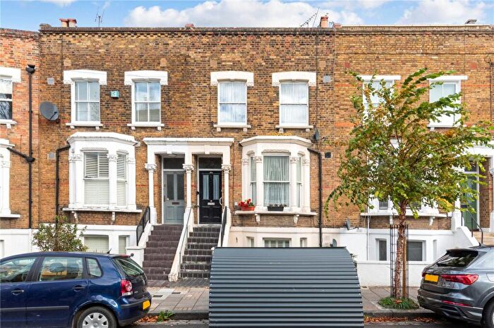 3 Bedroom Flat For Sale In Mountgrove Road, London, N5