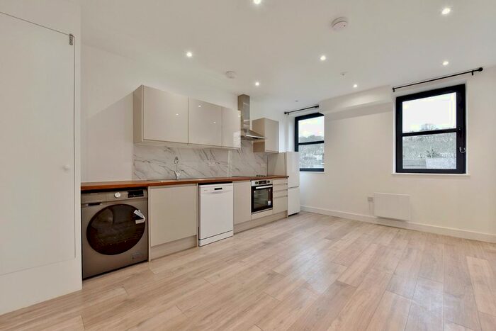 2 Bedroom Flat To Rent In Desborough Street, High Wycombe, Buckinghamshire, HP11