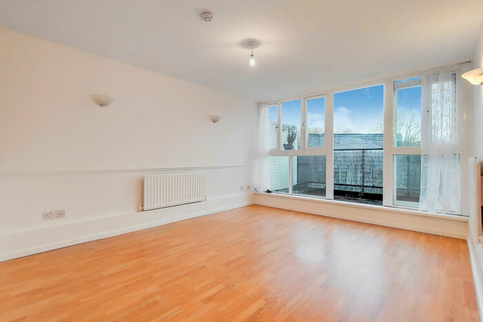 3 Bedroom Maisonette To Rent In Plane Tree Walk, Central Hill, SE19