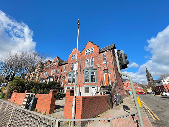 2 Bedroom Apartment To Rent In Cardigan Road, Leeds, West Yorkshire, LS6