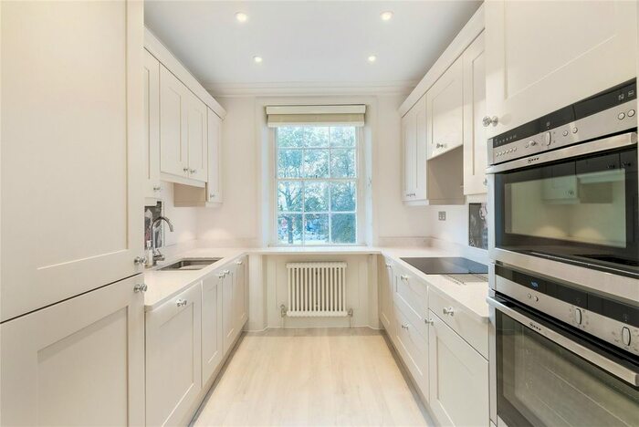 2 Bedroom Flat To Rent In St. George's Square, Pimlico, Westminster, London, SW1V