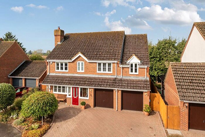 5 Bedroom Detached House For Sale In Chapel Close, Clifton, Shefford, SG17