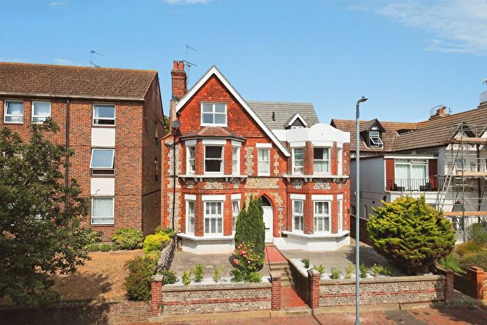 3 Bedroom Flat For Sale In Enys Road, Eastbourne, BN21