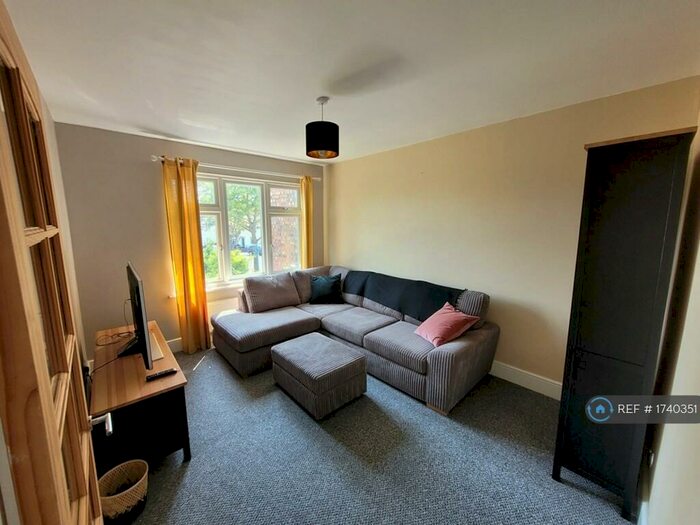 2 Bedroom Flat To Rent In Billet Road, London, E17