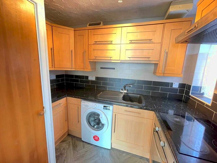 1 Bedroom Flat To Rent In Frobisher Road, Erith, DA8