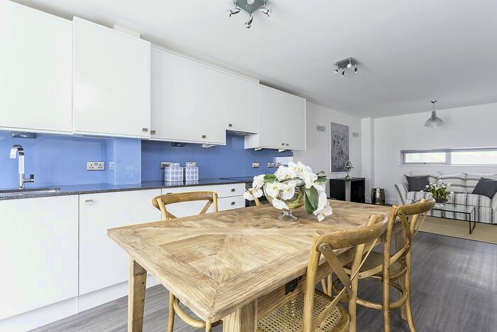 2 Bedroom Flat To Rent In Pickstock Court, Grays Inn Road, WC1X