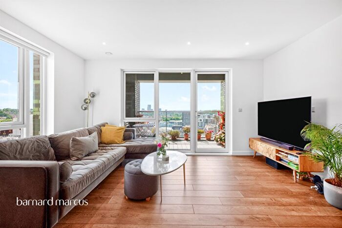 2 Bedroom Flat For Sale In Creekside, London, SE8